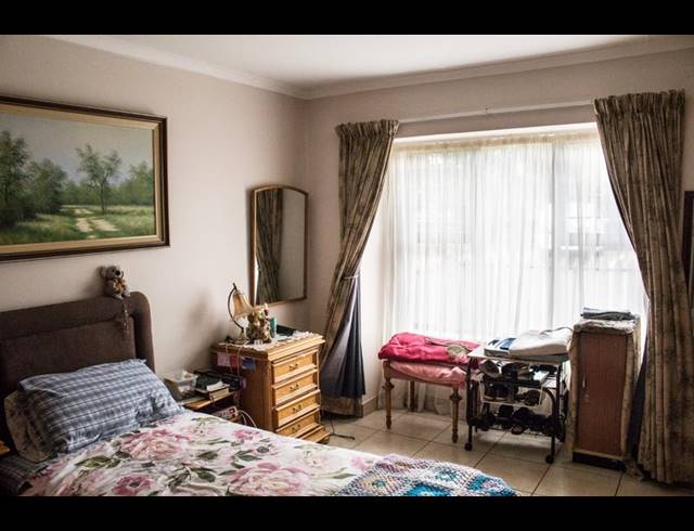 2 BEDROOM TOWNHOUSE FOR SALE IN ELDORAIGNE